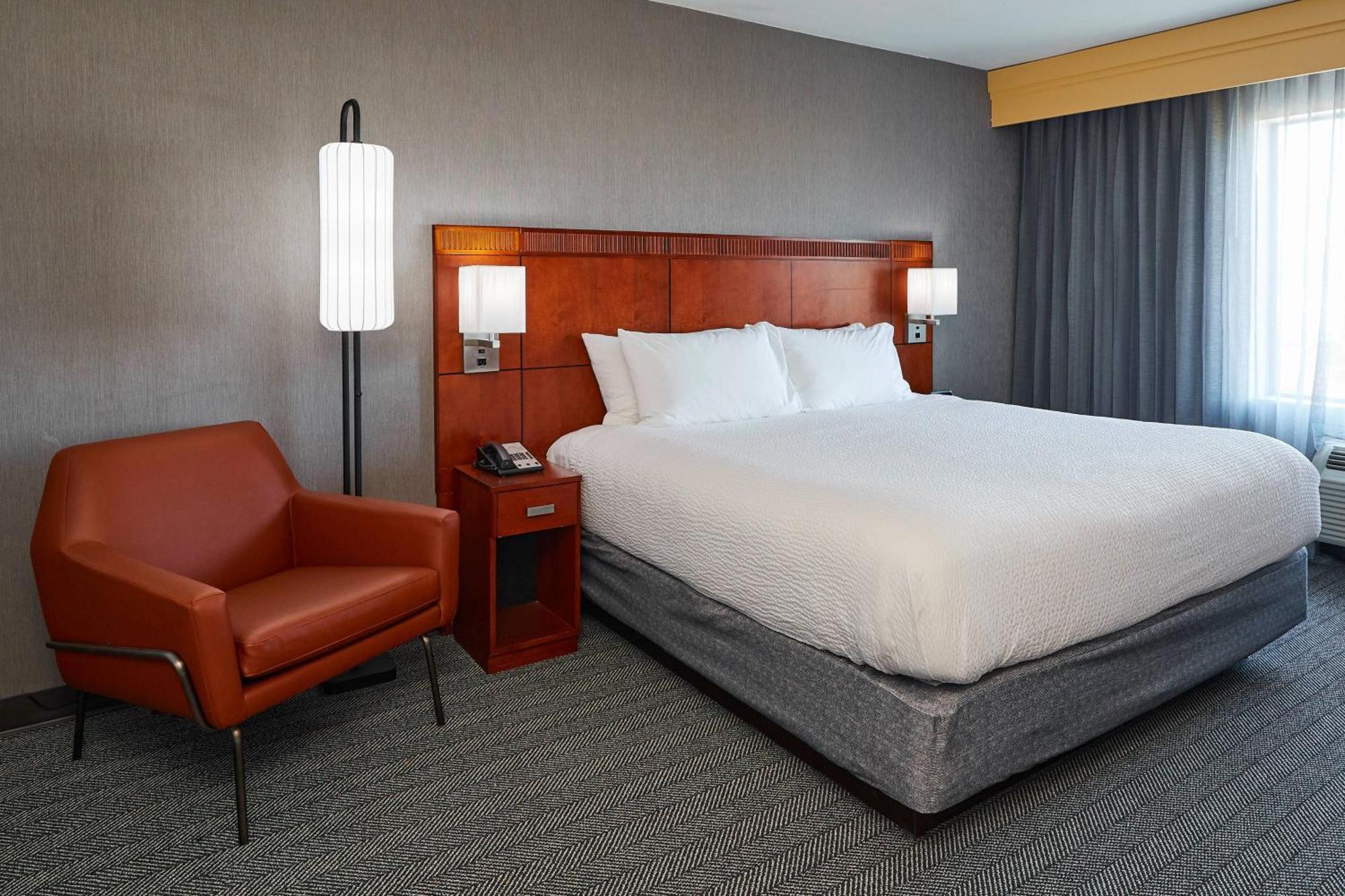 Courtyard Medford Airport Hotel Exterior foto