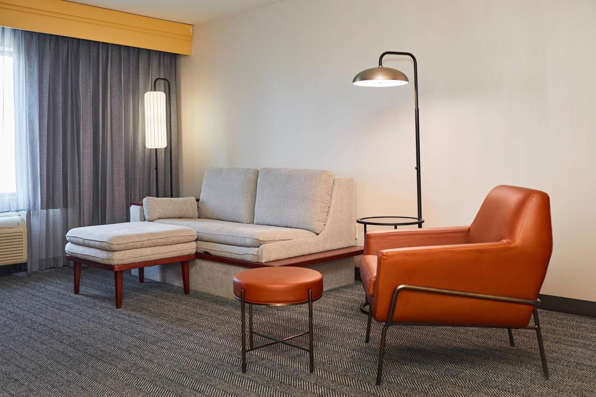 Courtyard Medford Airport Hotel Exterior foto