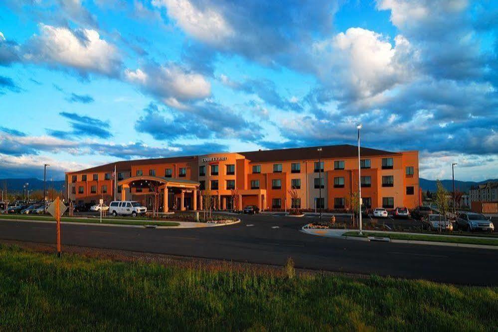 Courtyard Medford Airport Hotel Exterior foto